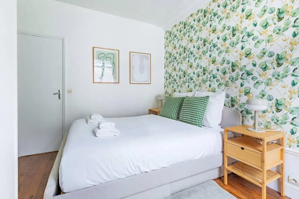 Appartement Colore Et Lumineux A Paris 0*,  France